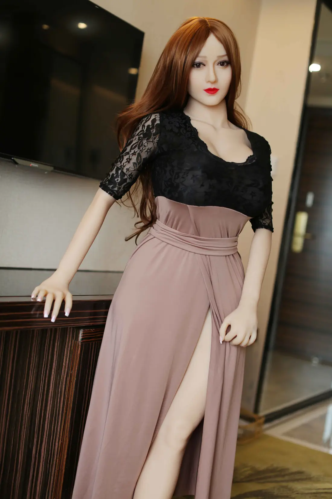 Esther 160cm – Boneca CLM em TPE, tom amarelo product view