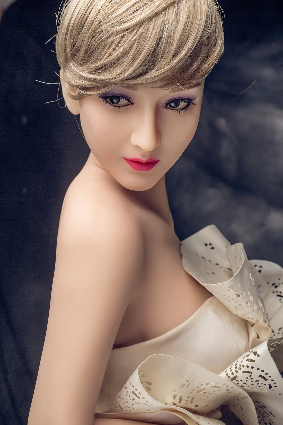 Esther 158cm – Boneca CLM em TPE, tom amarelo product view