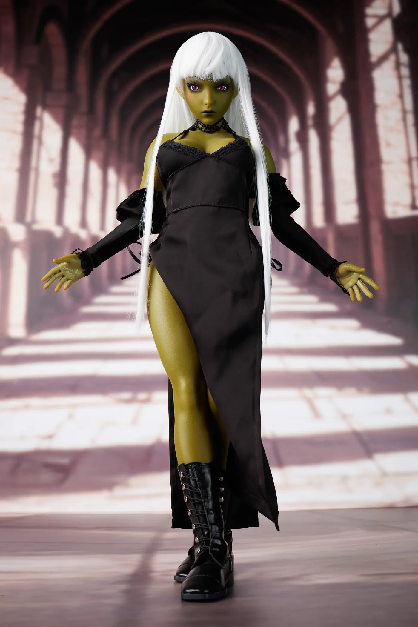 Si60cm L Momoko Olive silicone doll view 3