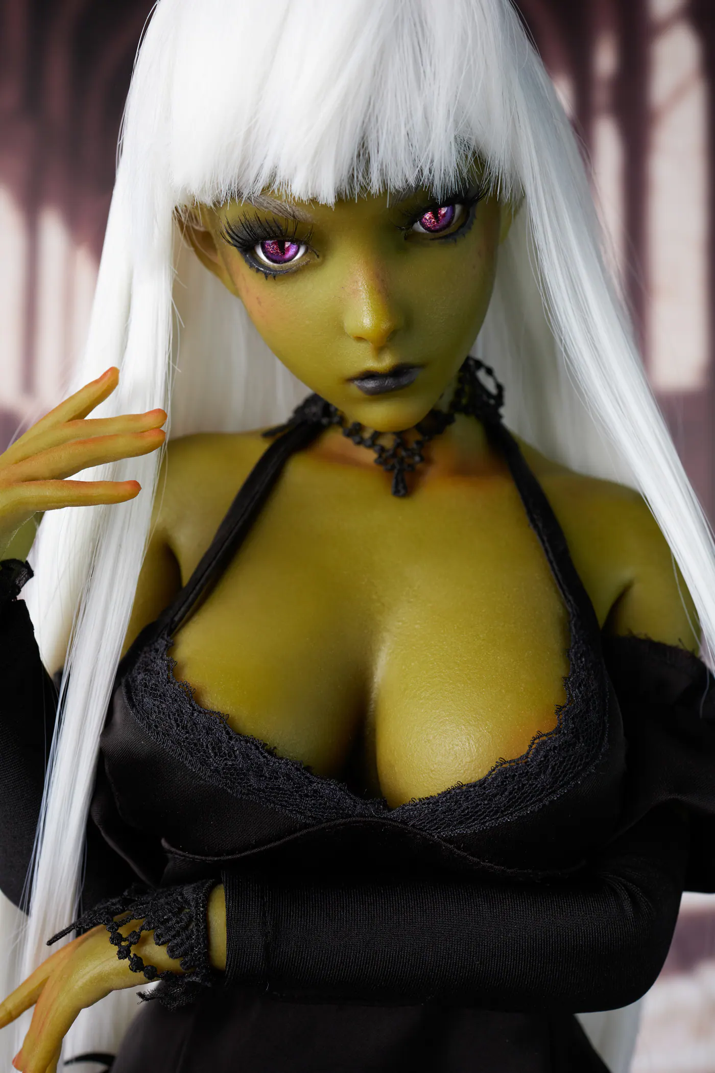 Si60cm L Momoko Olive silicone doll view 4