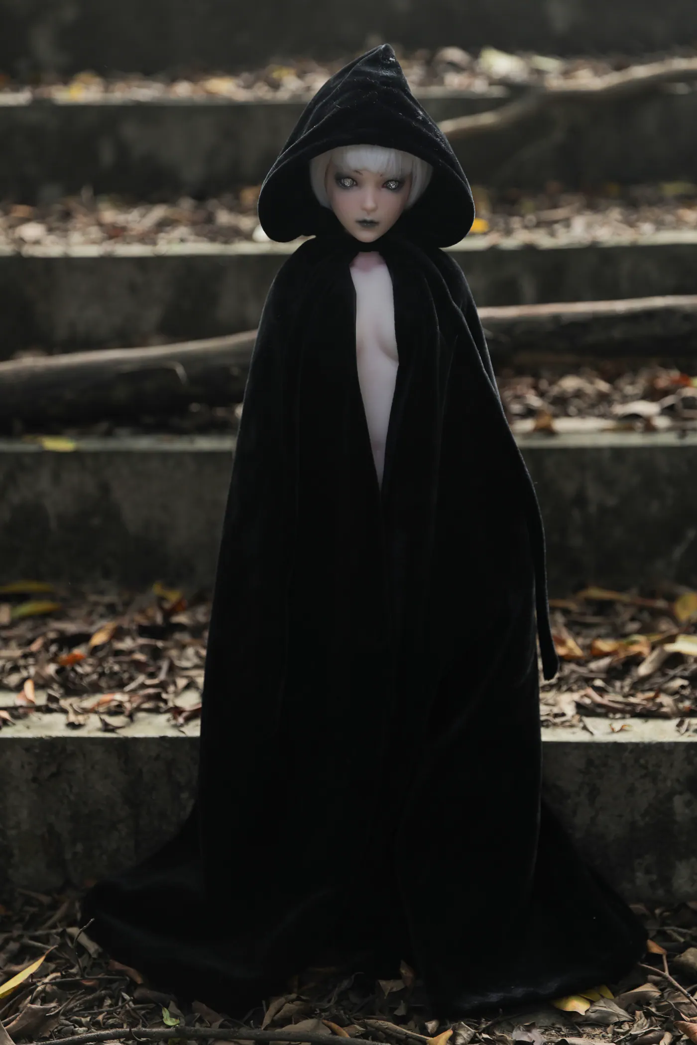 Si60cm M Momoko White silicone doll view 4