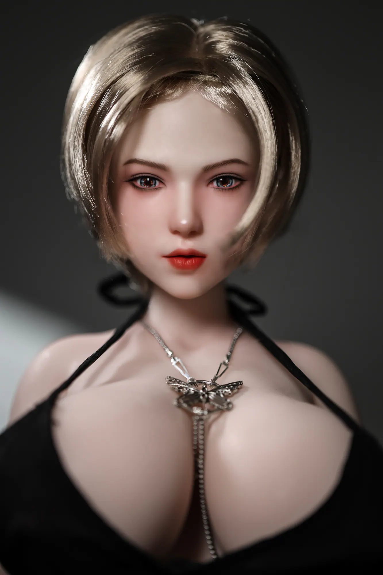 Si60cm XL Chace Cinnamon silicone doll view 3