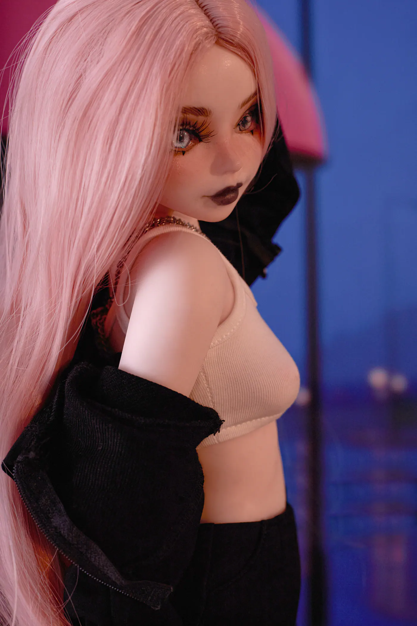 Si60cm XS Hilary Cinnamon silicone doll view 9