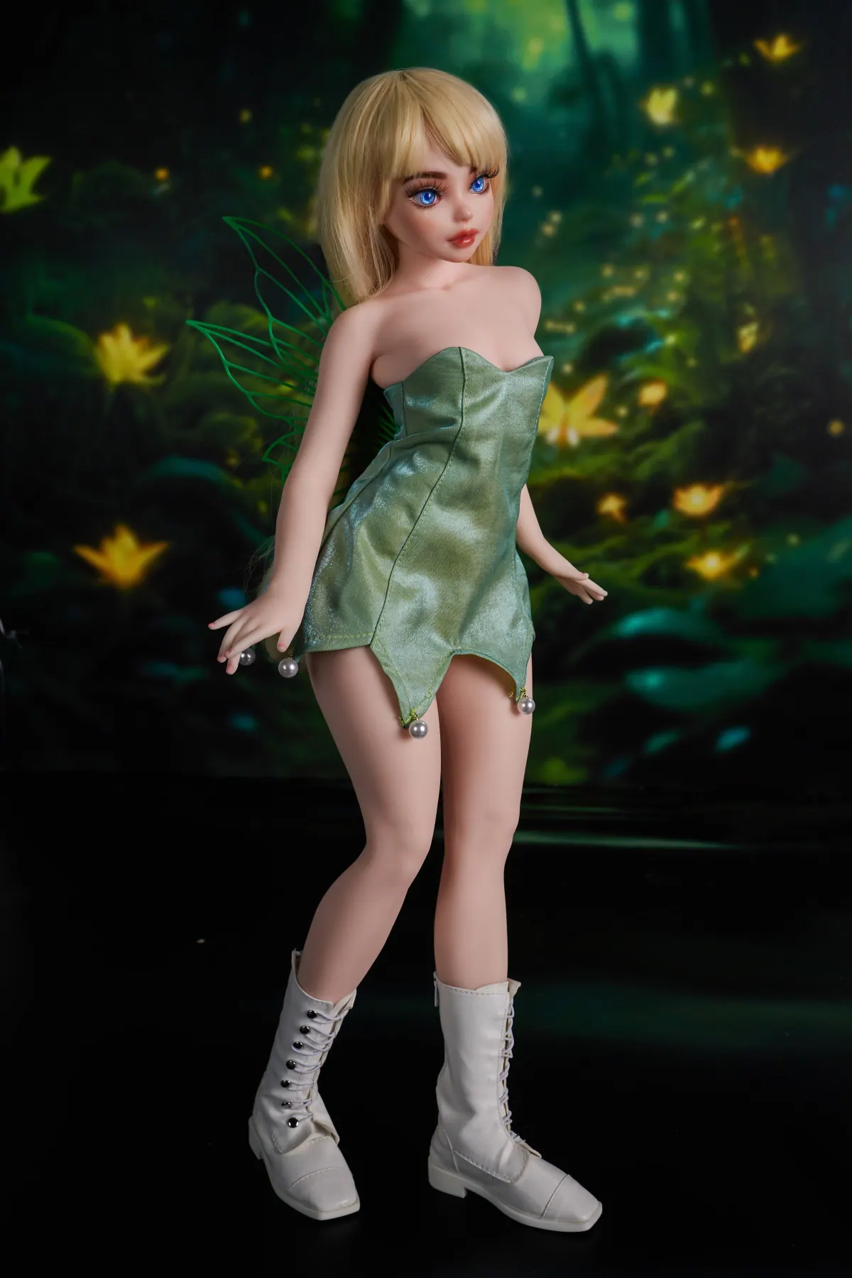Si60cm XS Holly Cinnamon silicone doll view 2