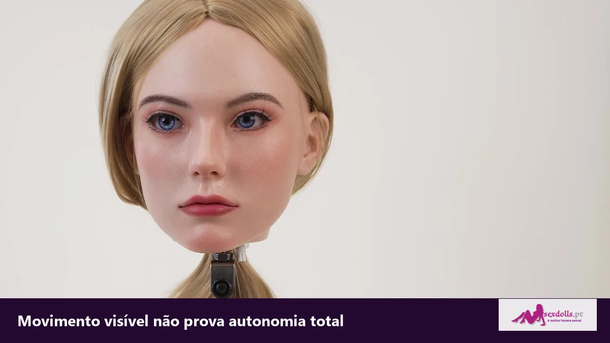 Rosto de cabeça de boneca com movimento da boca num vídeo de demonstração